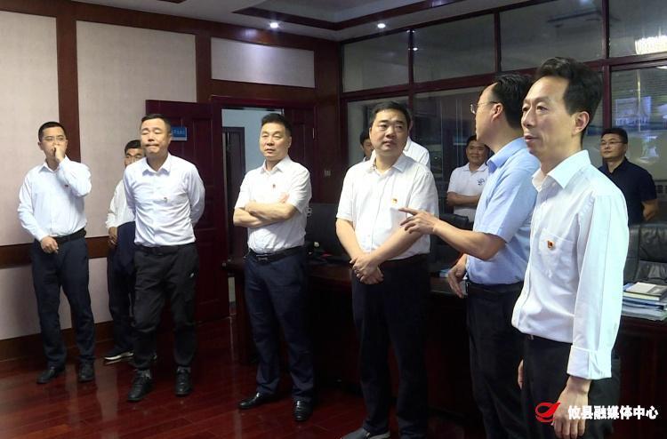 县委副书记、县长李鹏程督导防汛工作