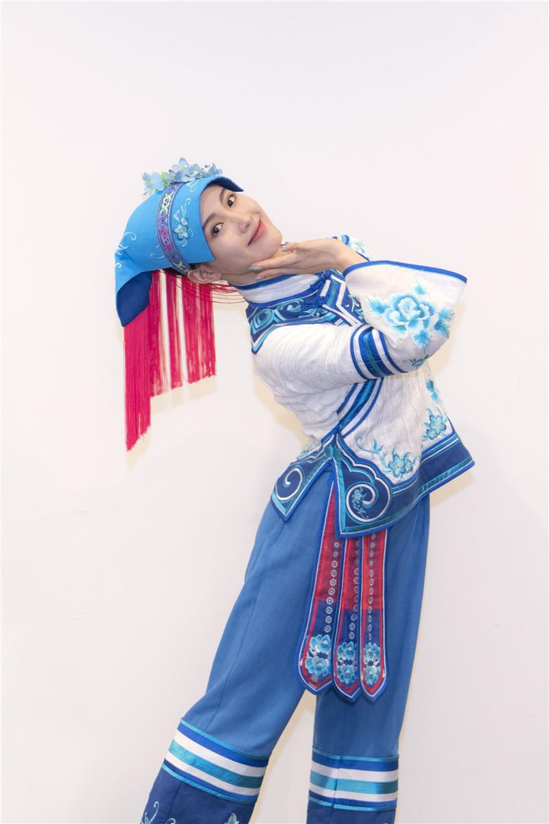 变！变！变！这个舞蹈演员在《大地颂歌》里变了五个造型