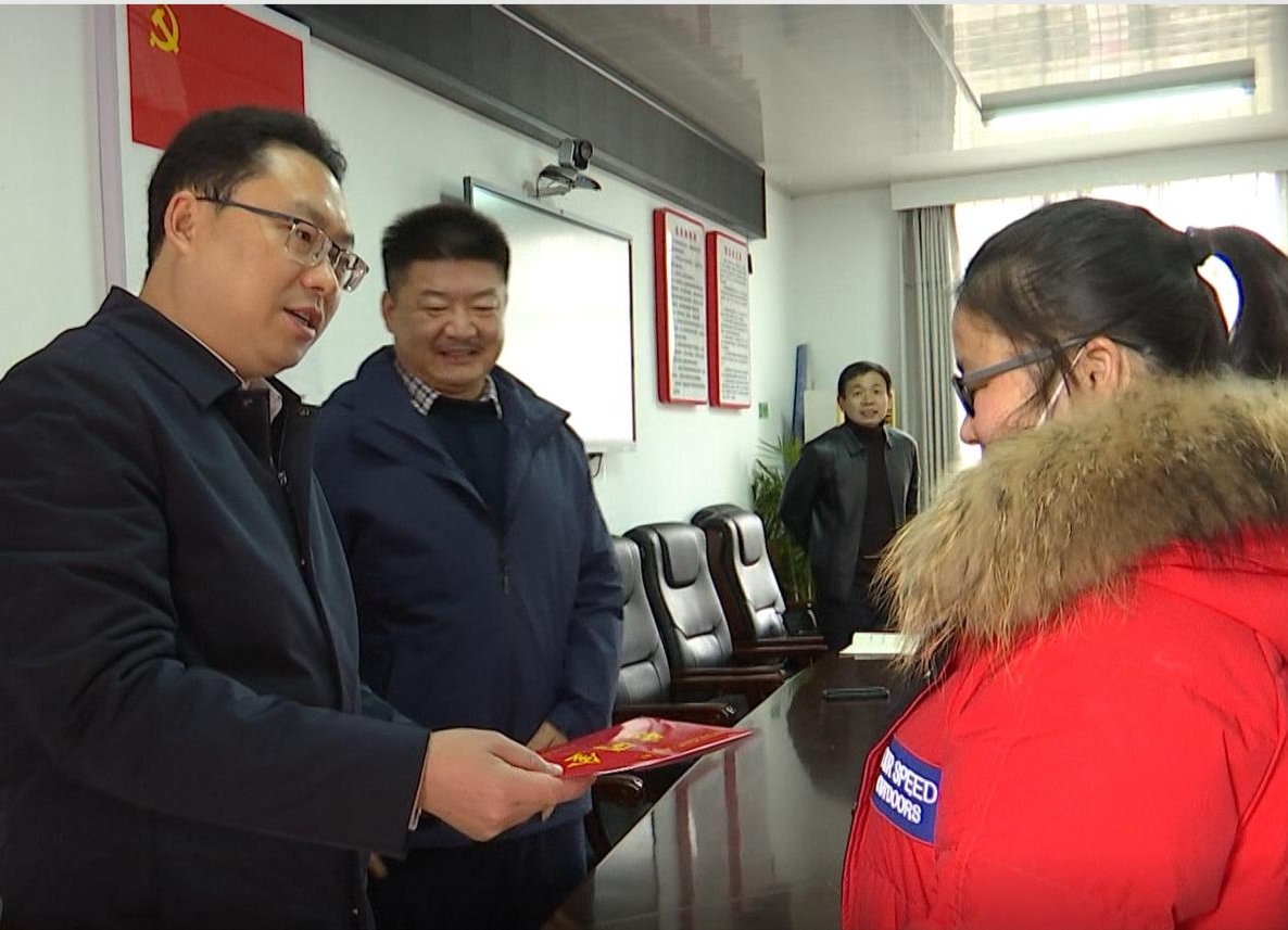 陈远看望慰问优秀和困难教师