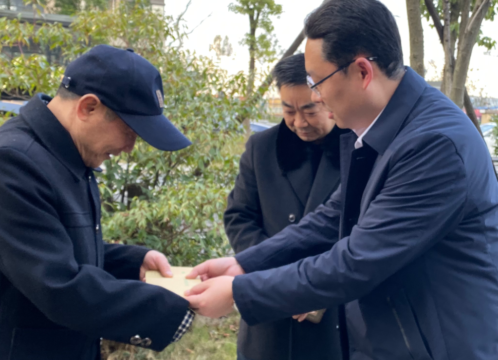 陈远看望慰问老领导、老专家、全国劳模及突出个人