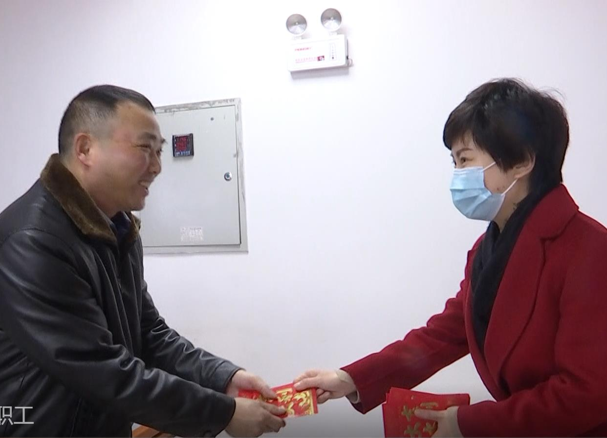 区领导慰问一线干部职工