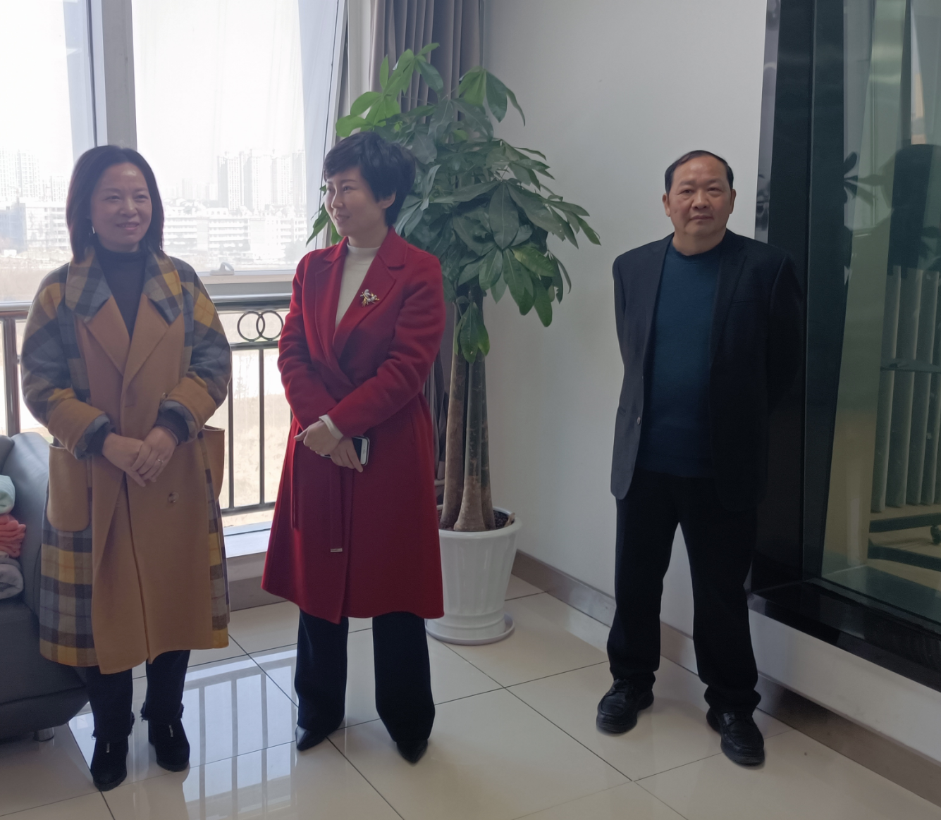 宋雨泓看望慰问一线工作人员