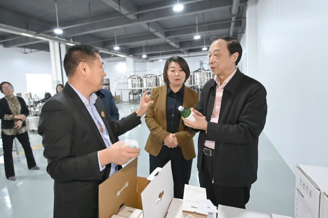 市人大领导杨易来园区企业走访慰问
