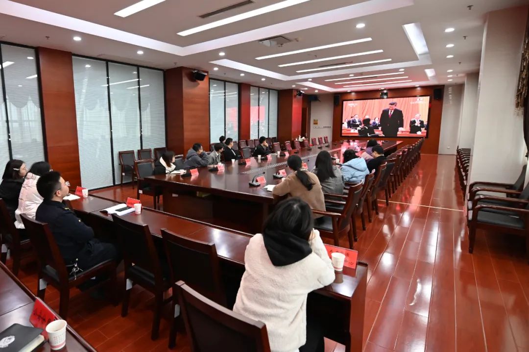 常德高新区组织集中收看全国脱贫攻坚总结表彰大会直播