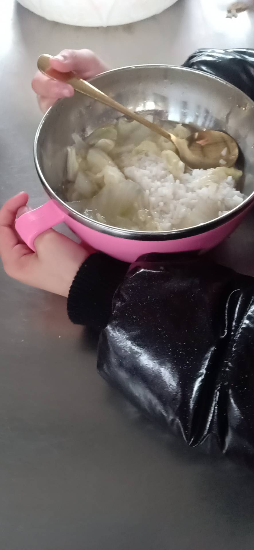 于心何忍，良心何在，教书育人，良心比煤炭还要黑