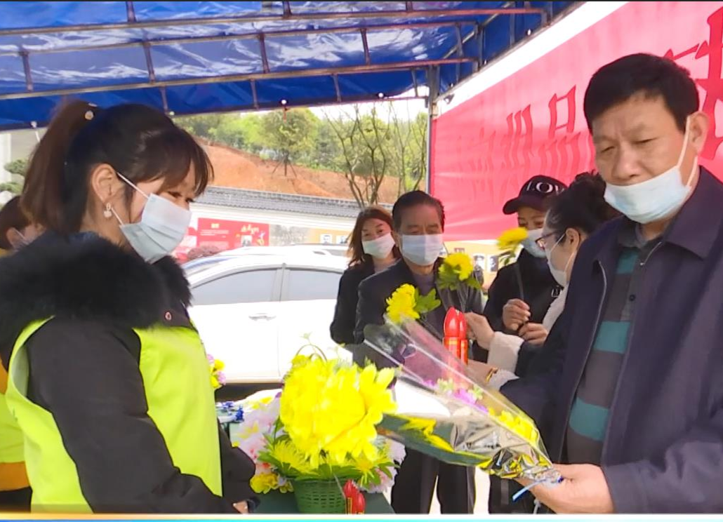 鼎城区民政局：“鲜花换纸钱”  树文明祭扫新风