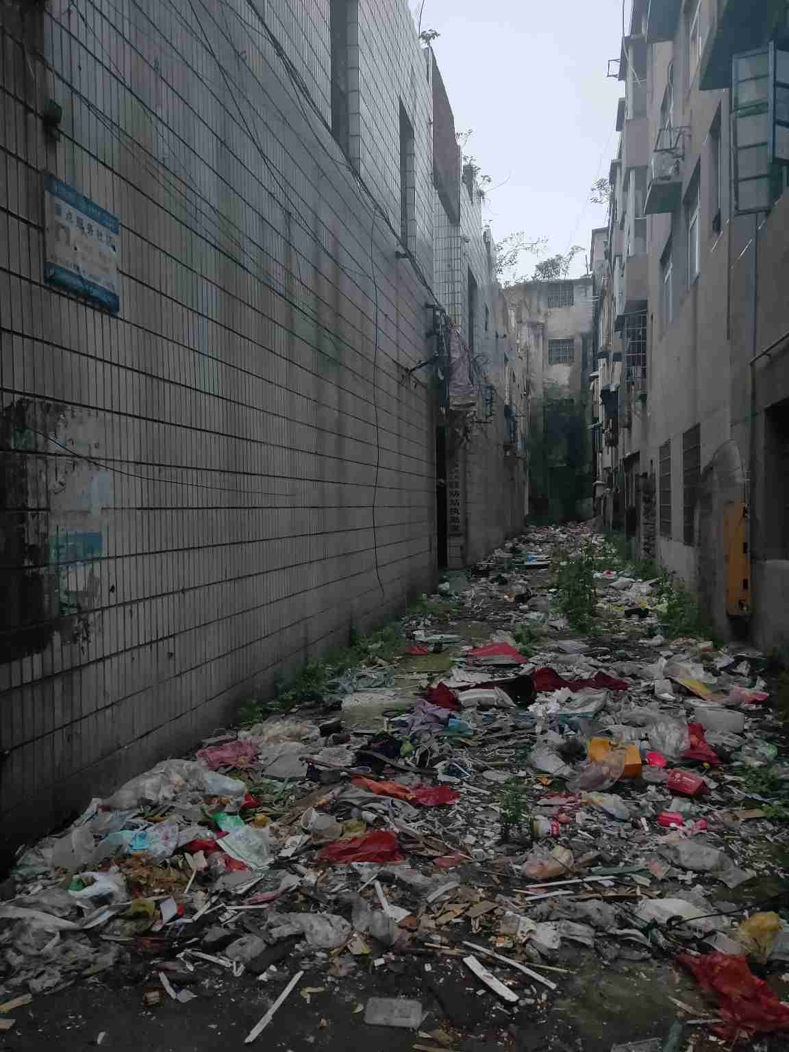 建议把布匹市场里面围起