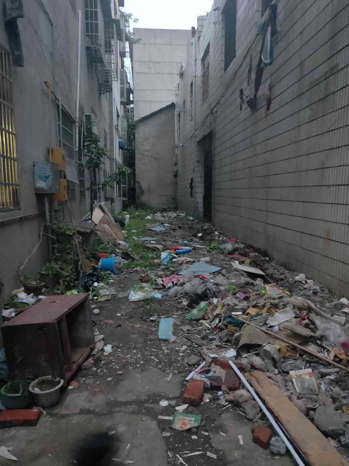 建议把布匹市场里面围起