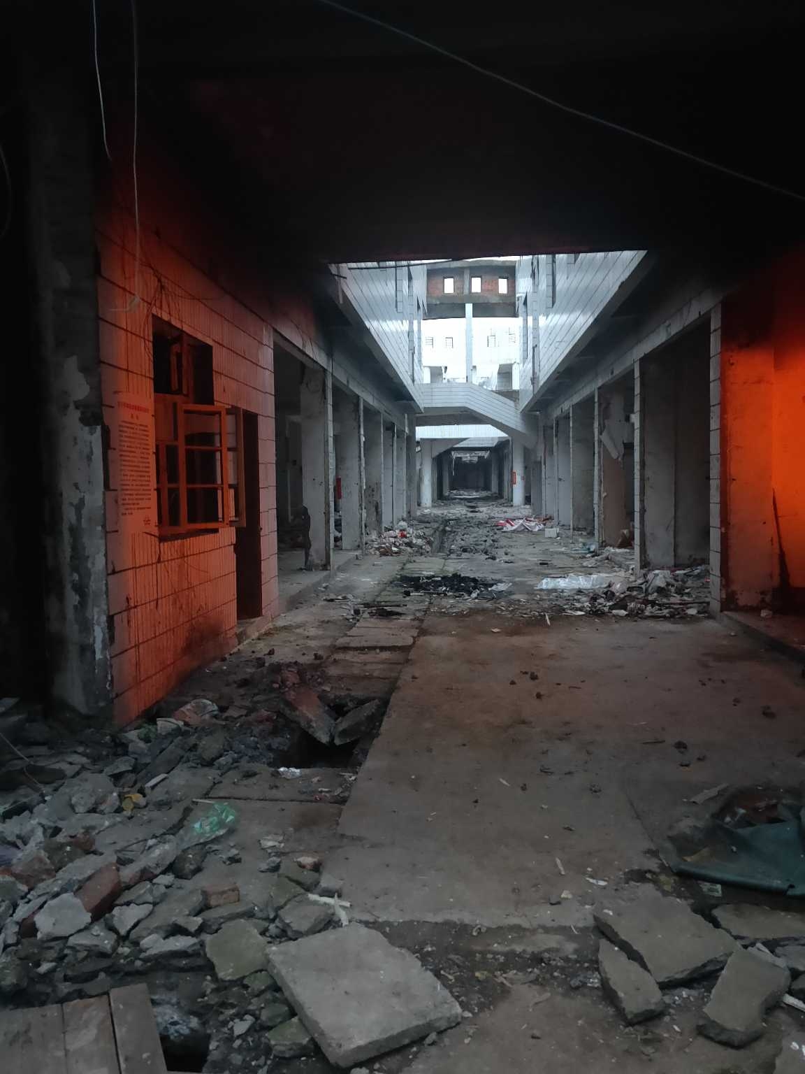 建议把布匹市场里面围起