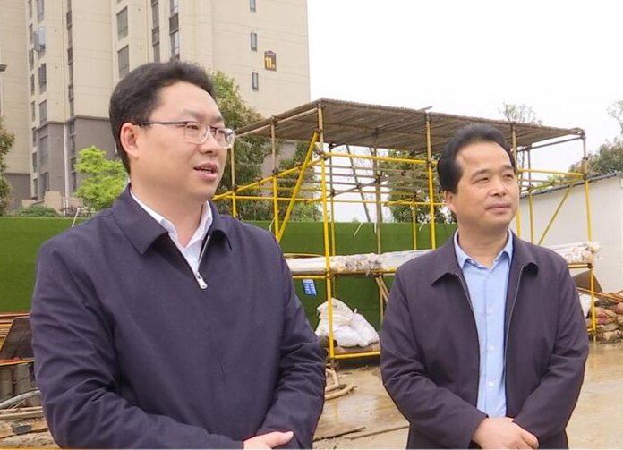 陈远督导红云小学建设工作