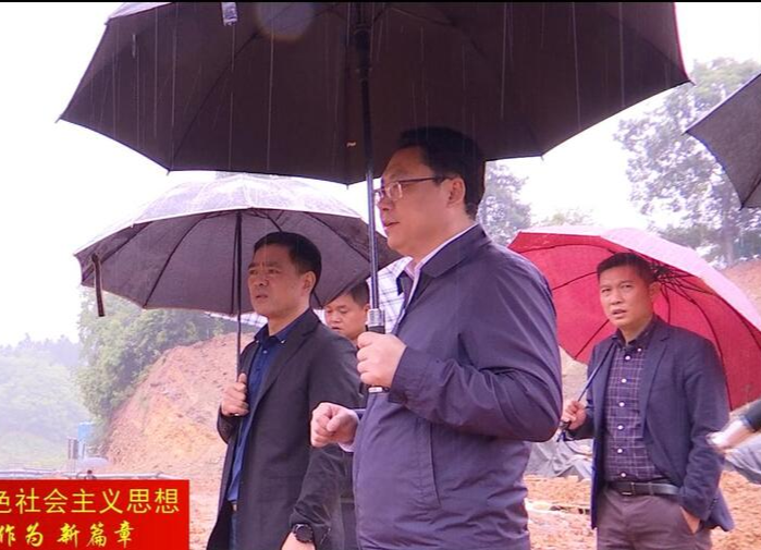 陈远督导石板滩关闭石煤矿区生态修复工作