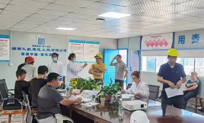 【我为群众办实事】常德高新区为农民工接种新冠疫苗
