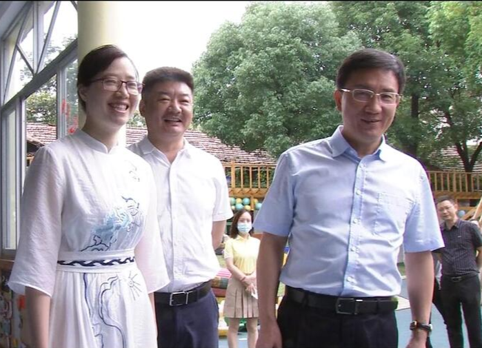 朱金平到区实验幼儿园走访慰问 祝福全区儿童节日快乐