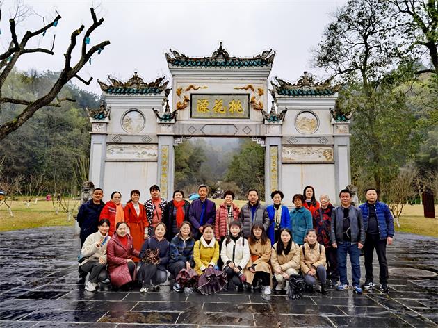 庆“三八：区人大常委会机关“走近大自然，感受春光美”
