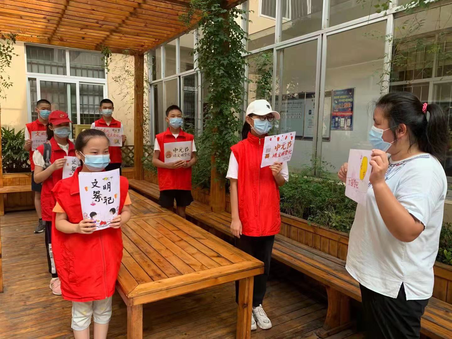 白马湖街道富强社区小志愿者手绘宣传画倡导文明祭祀