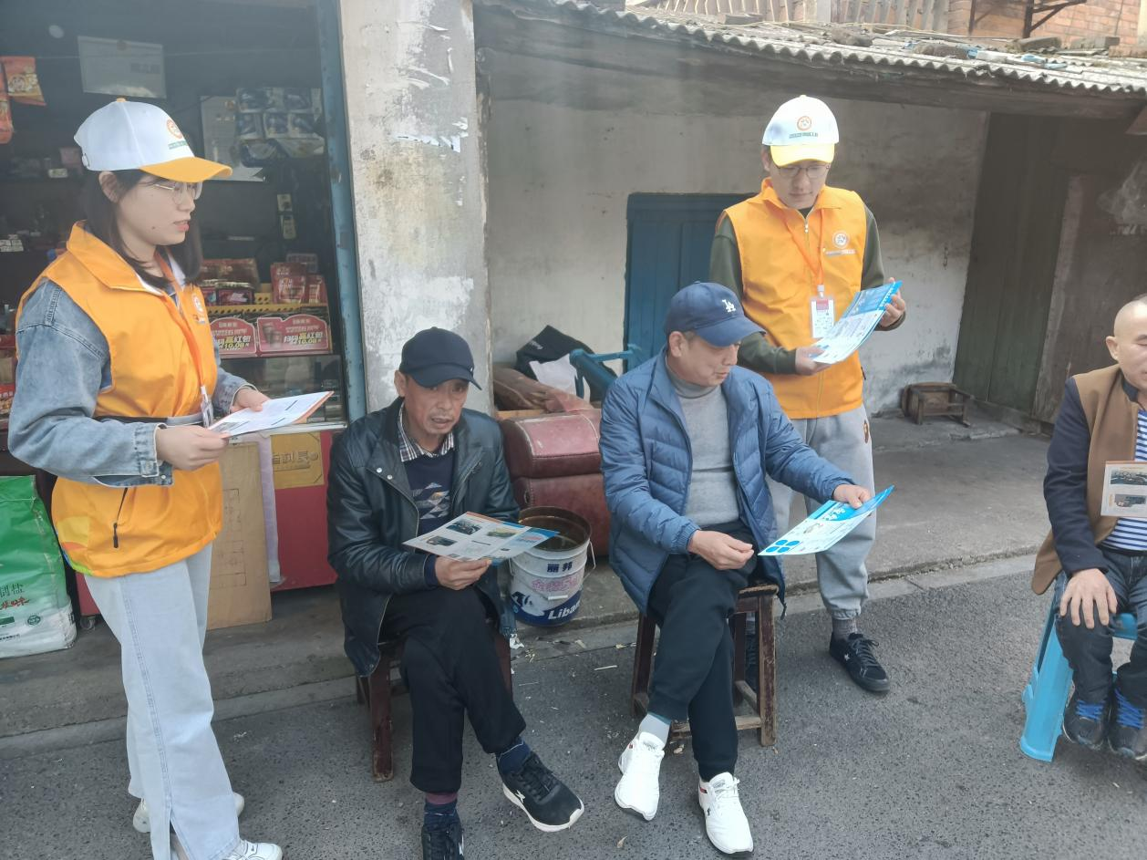 墩苗工程丨白马湖街道临江路社区：大学生党员助力社区进行宣传骑行安全与冬季防火