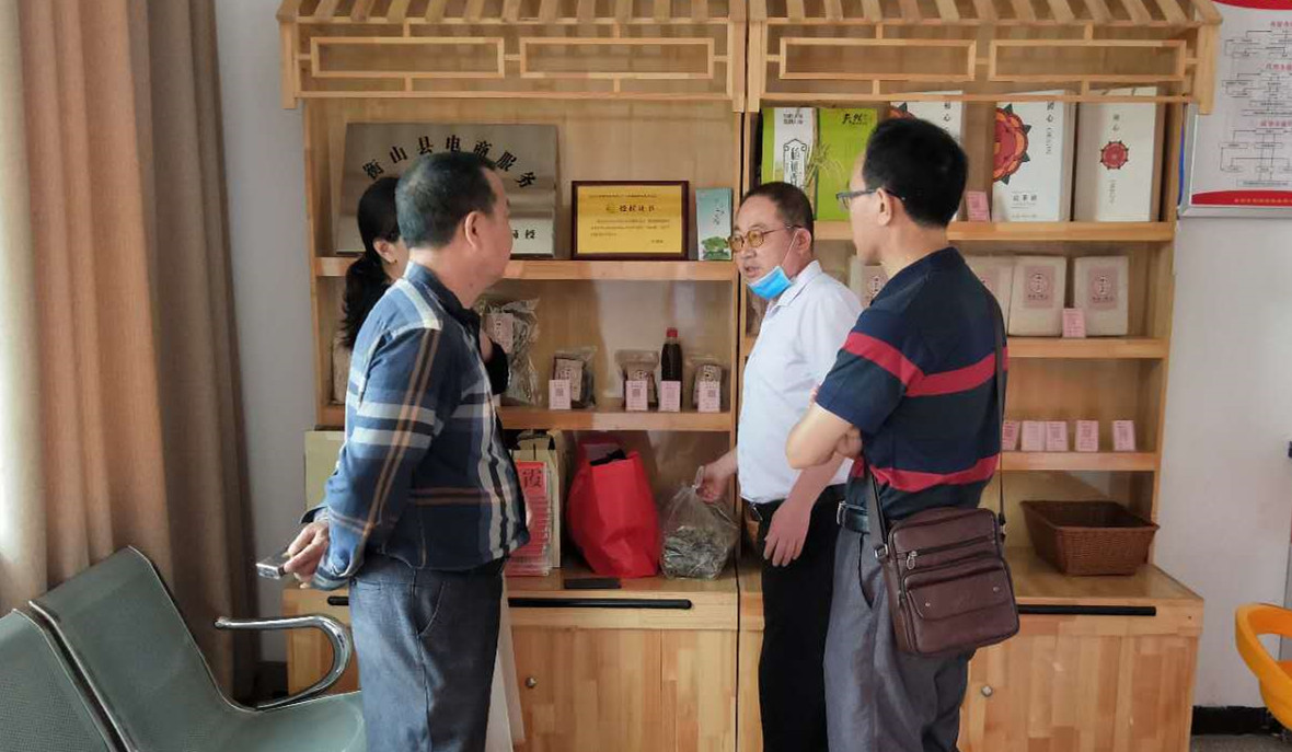 县惠农电商公司开展贫困村电商服务站审计问题整改落实工作督查