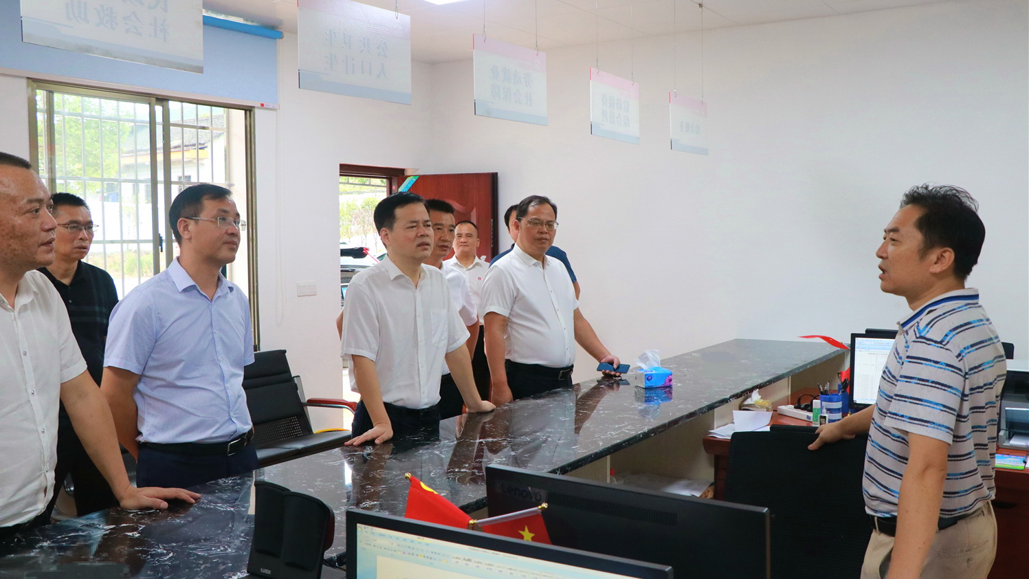 尹培国调研全县基层公共服务（一门式）全覆盖工作