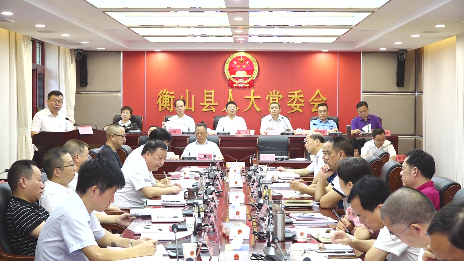 县第十三届人大常委会第38次会议召开