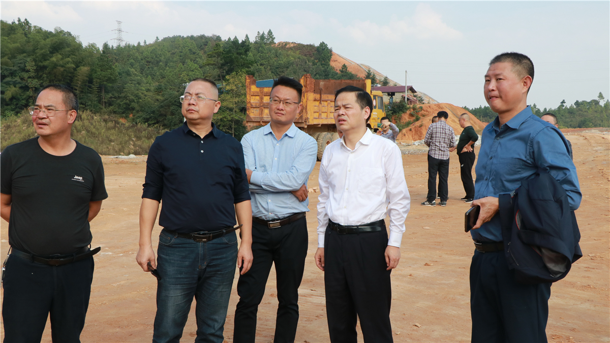 尹培国督战开云大道项目建设