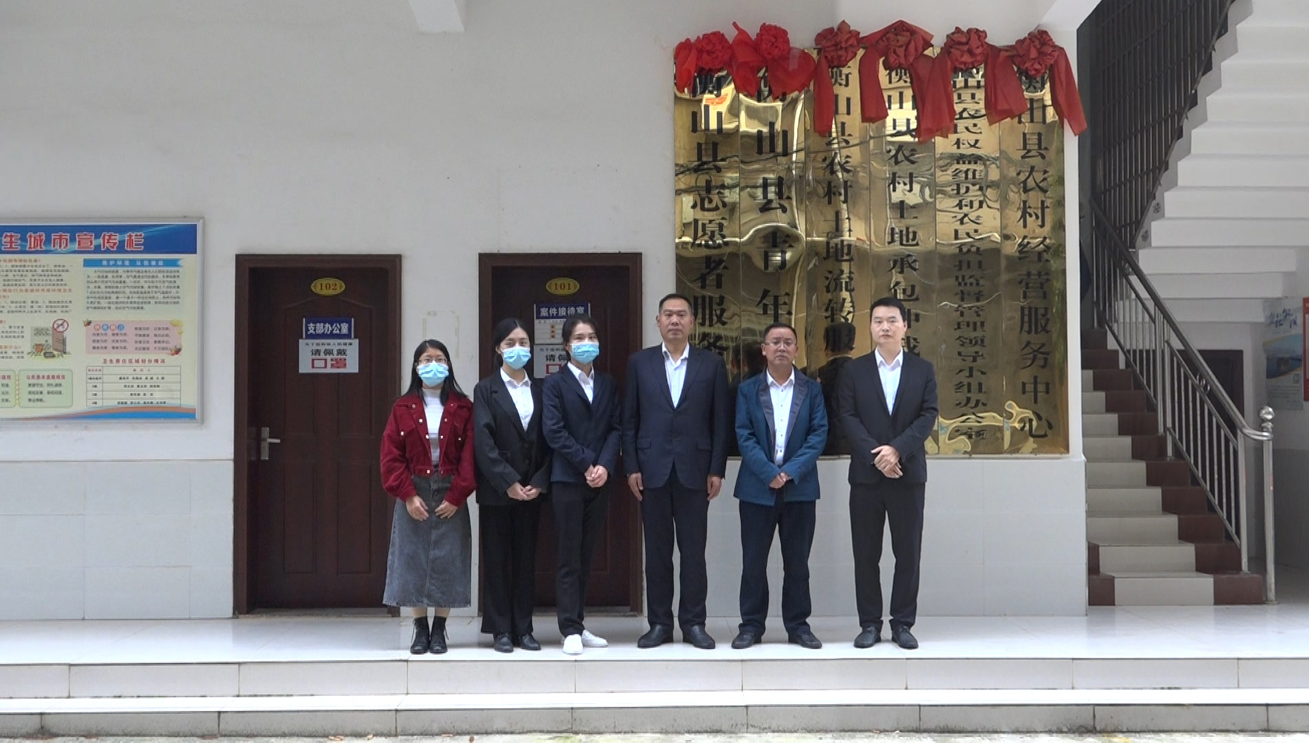 县志愿者服务中心、青年之家暨团代表联络站正式揭牌