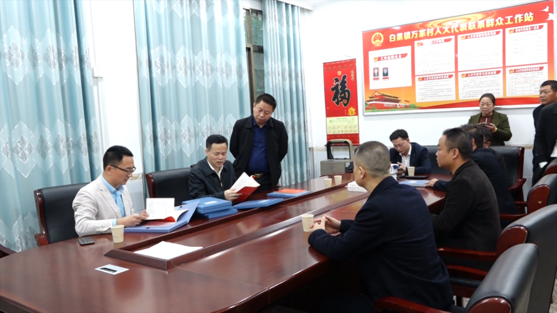 尹培国督战白果镇脱贫攻坚工作