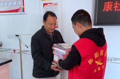 县人社局志愿服务队到社区开展送文化活动