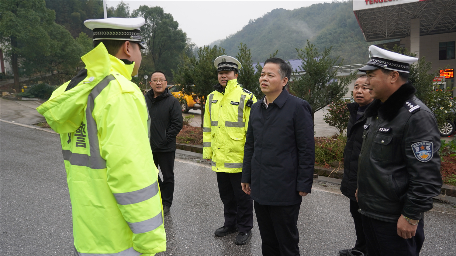 尹培国督导低温雨雪冰冻灾害天气安全防范工作