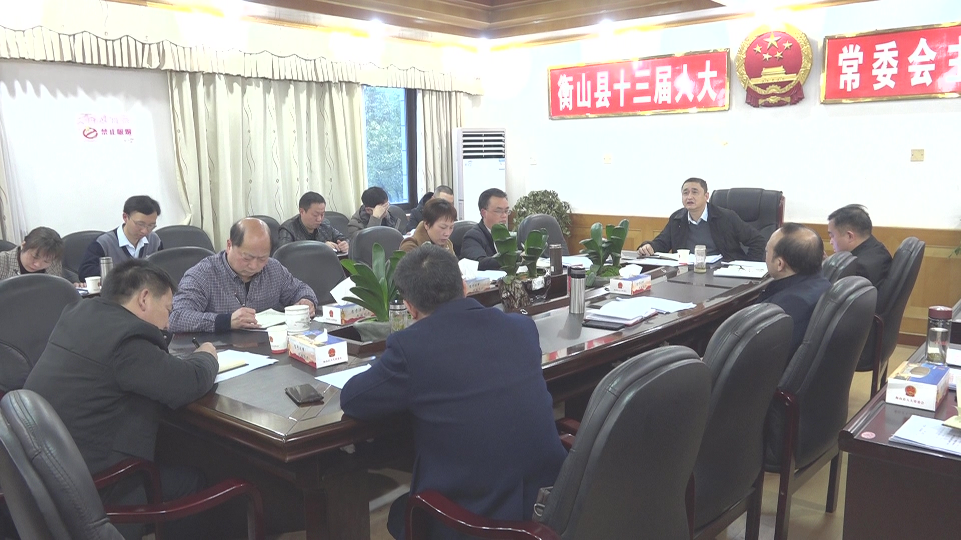 县第十三届人大常委会召开第73次主任会议
