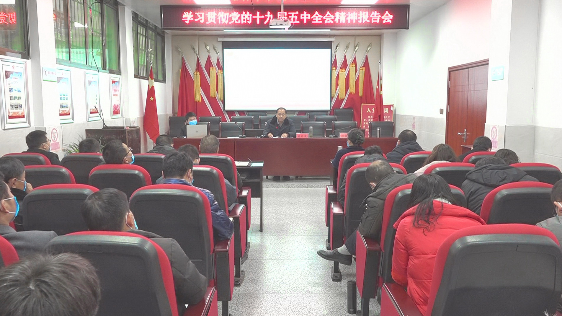党的十九届五中全会精神县委理论宣讲团走进贯塘乡