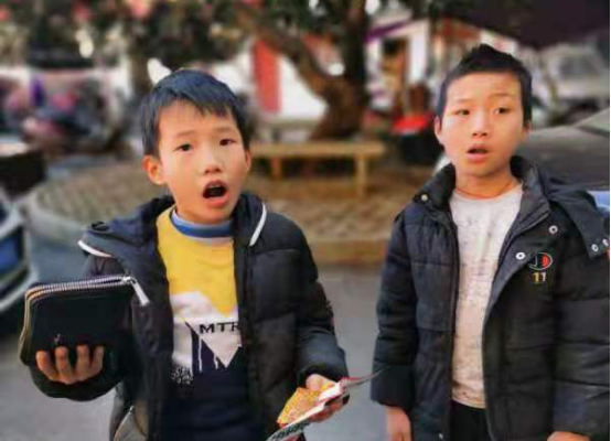 岭坡：拾金不昧好少年 为他们点赞