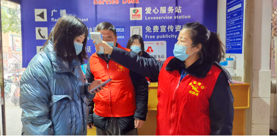 春运进行时|衡山“衡阳群众”为回乡旅客提供志愿服务