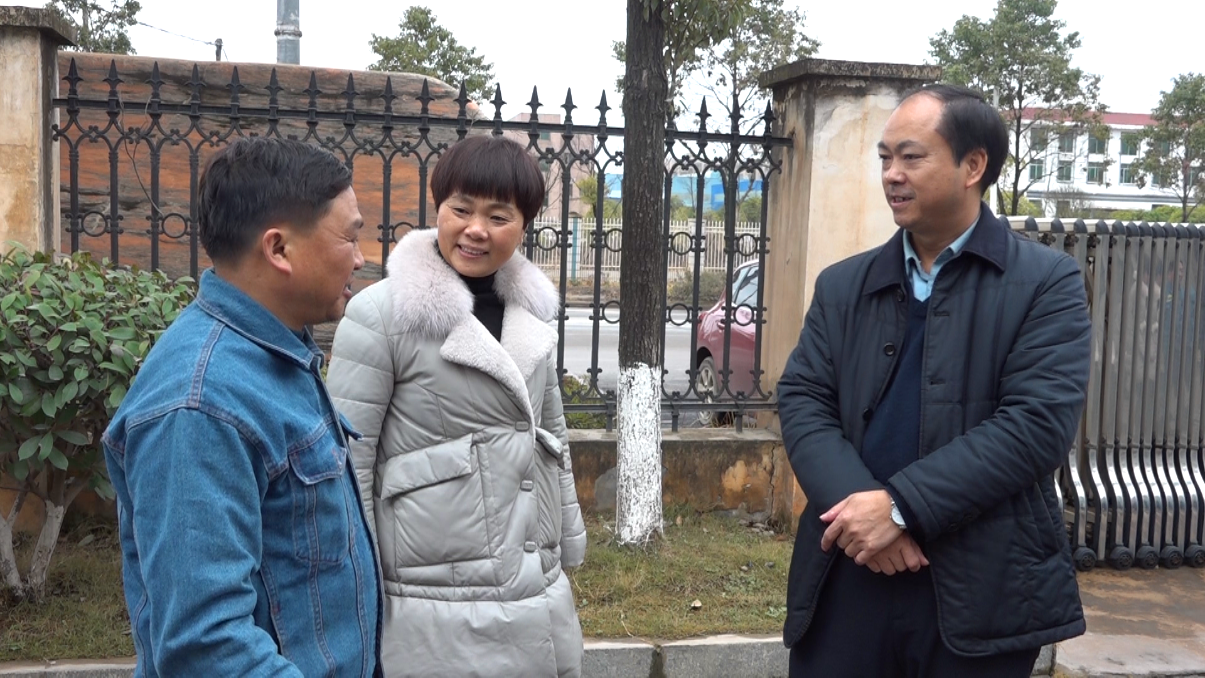 黄日荣走访慰问企业一线职工
