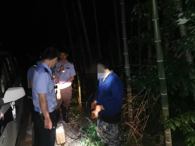 打击非法电捕鱼，岭坡在行动