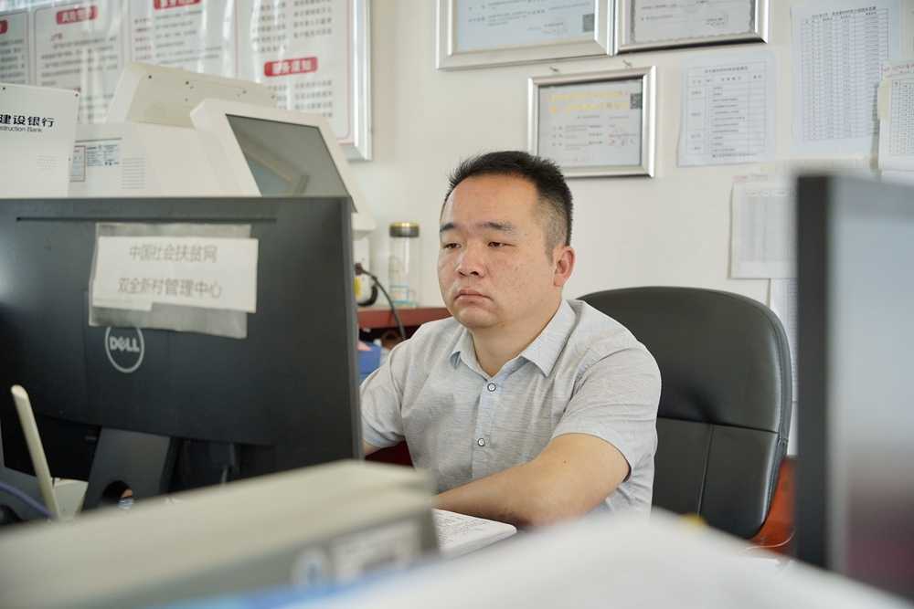 我们村里的年轻人丨彭灿：“青年茶人”带领乡亲增收致富