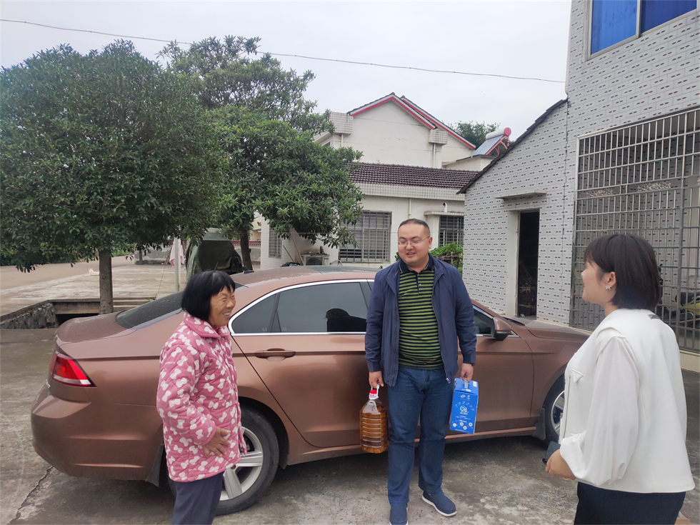 武陵区科技局开展重阳节走访慰问活动