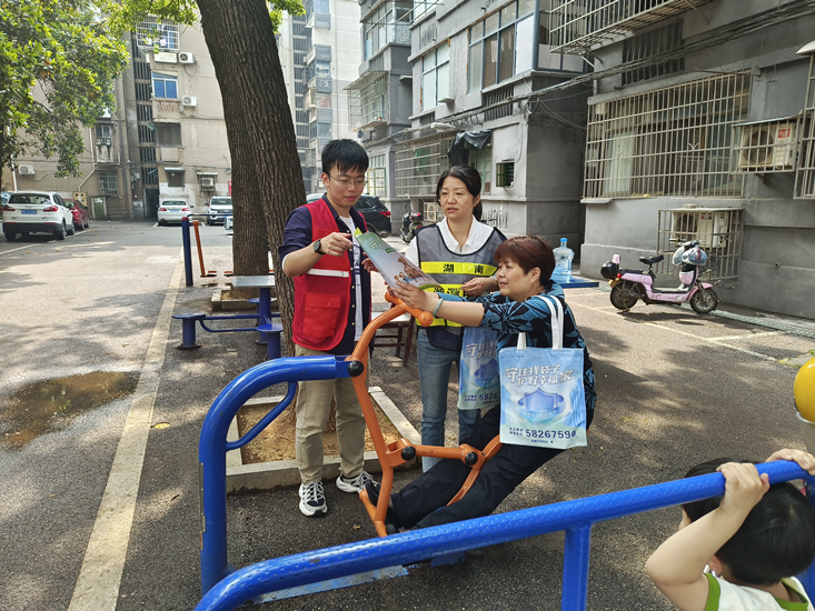 曉塘社區(qū)開展“守住錢袋子·護好幸福家” 防范非法集資宣傳活動