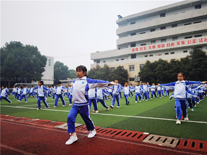 湘鋼一校舉行2021年體育節(jié)暨秋季運(yùn)動(dòng)會(huì)