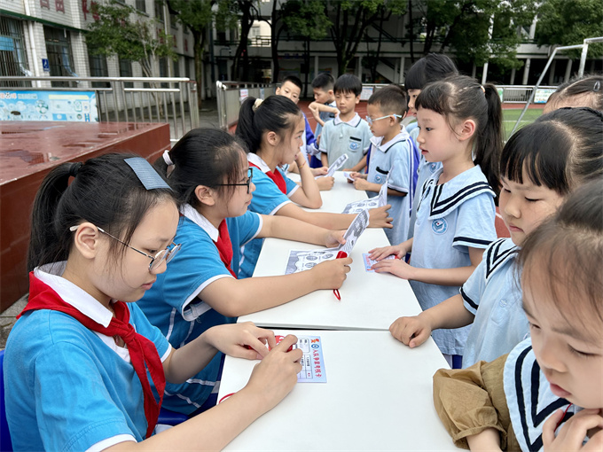 湘鋼一校教育集團(tuán)組織開展一年級(jí)入隊(duì)“六知六會(huì)”闖關(guān)