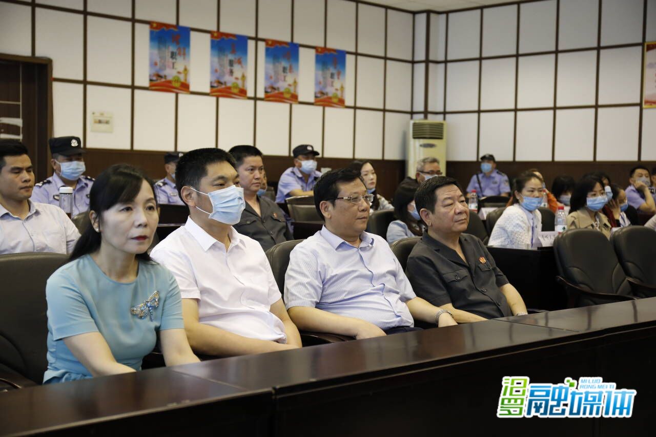 廖申龙等12人黑社会性质组织犯罪集团案在汨罗法院开庭审理