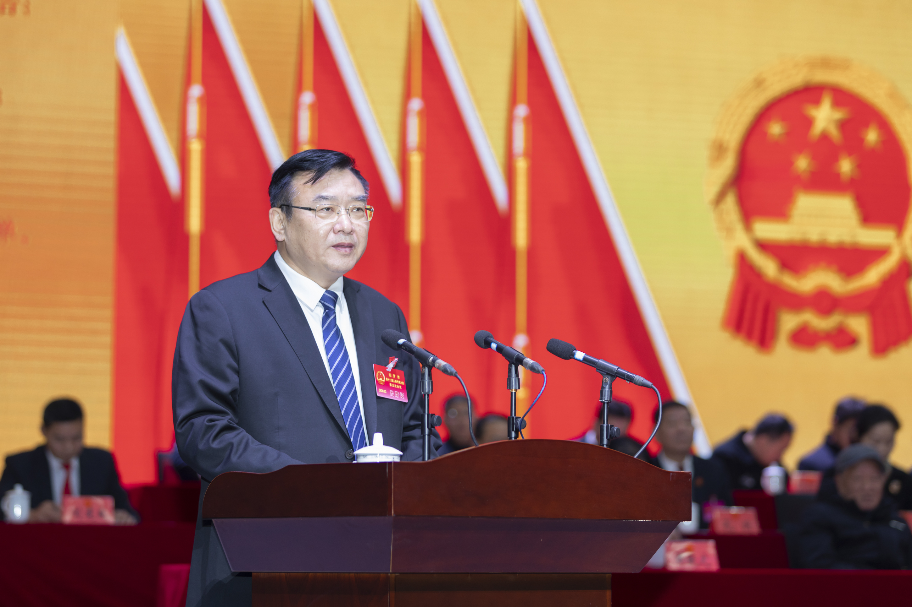 “聚是一团火，散是满天星”，闵秀明寄语全体人大代表