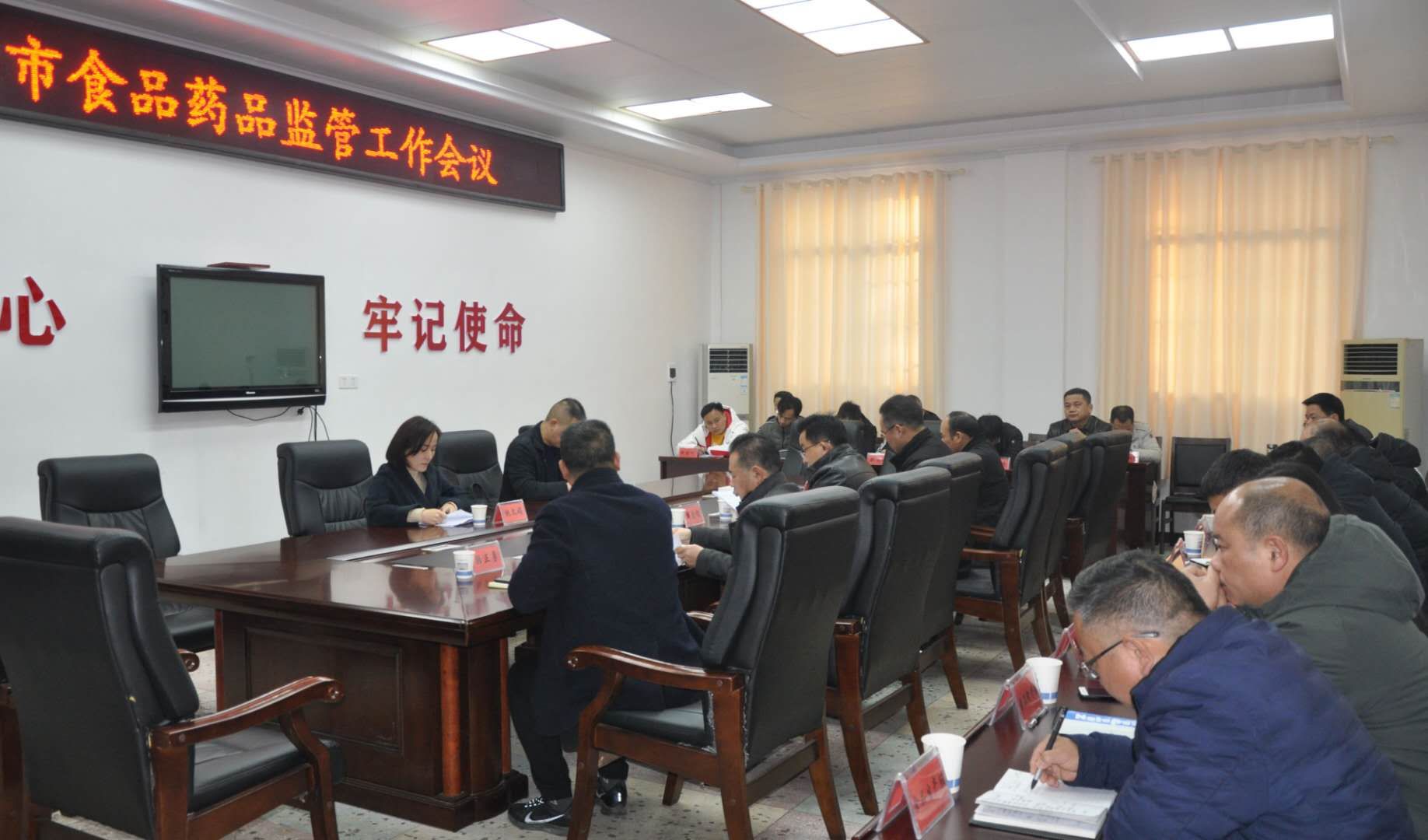 筑牢安全防线，副市长仇文娟调度市场监管工作