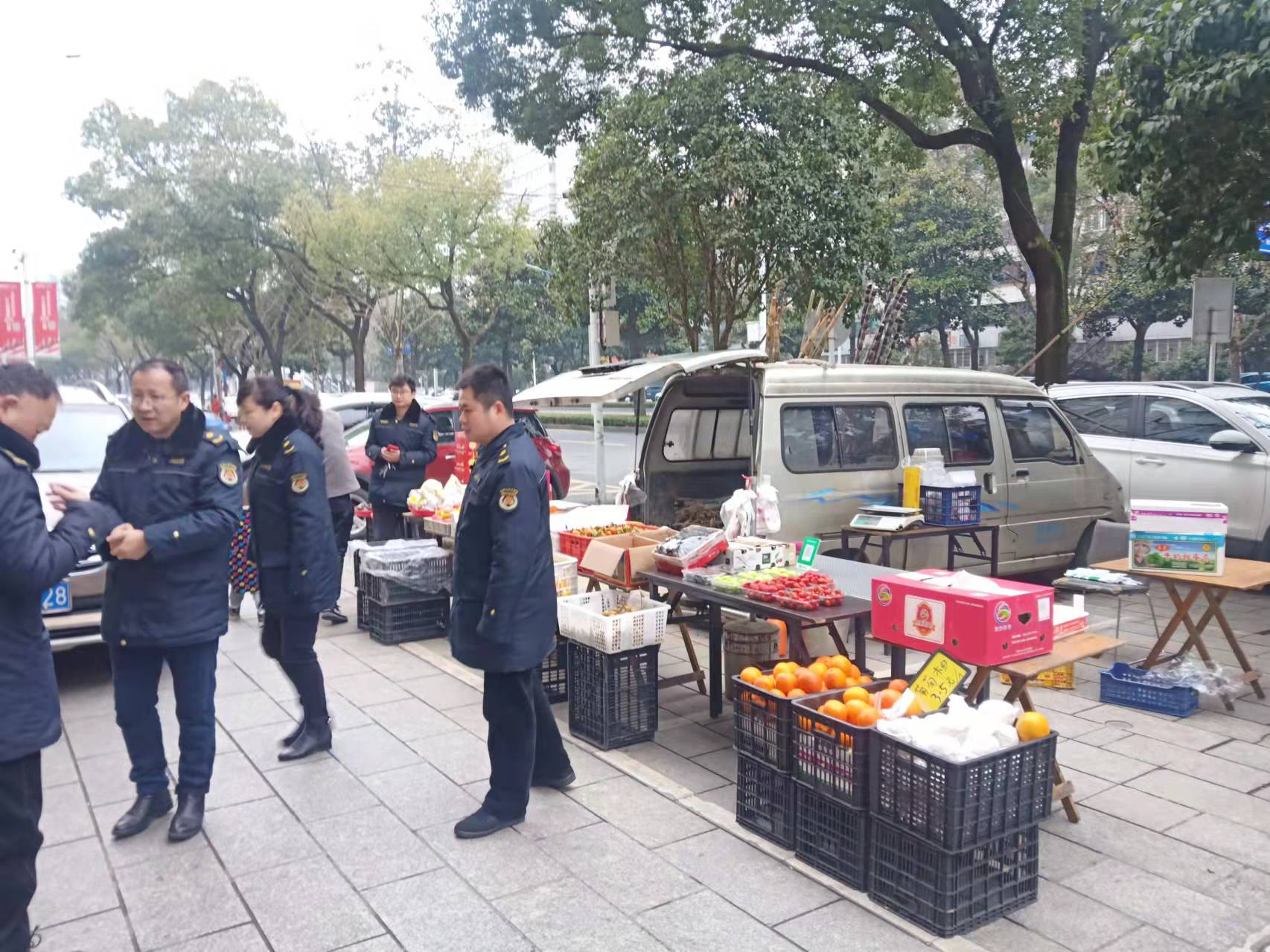 丹阳中队春节过后全力整治辖区市容市貌