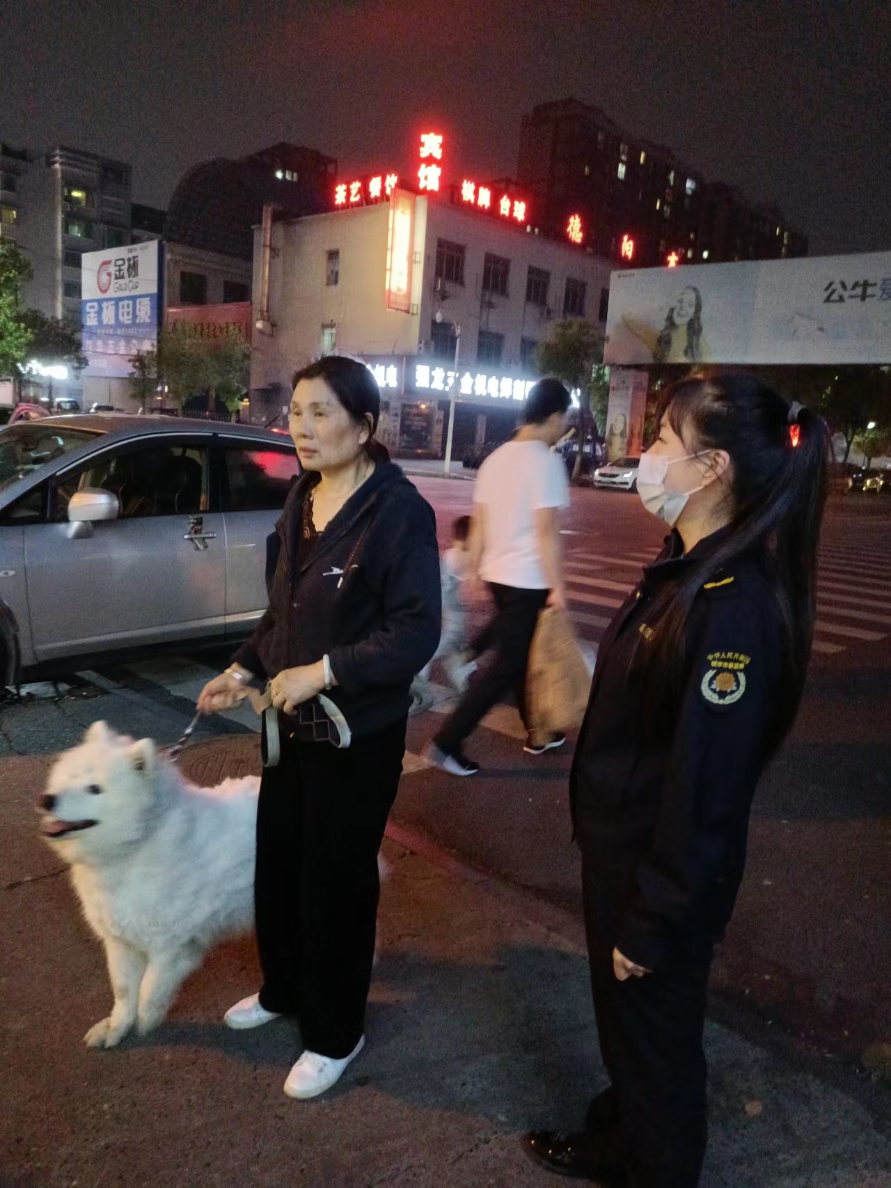 武陵区城管局宣传《常德市文明养犬条例》