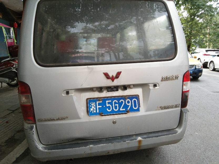 车辆违规停放