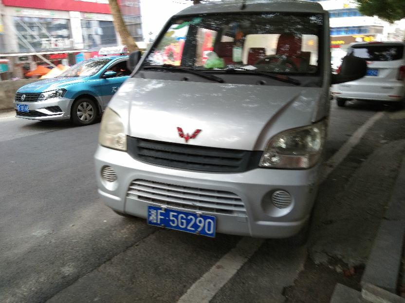 车辆违规停放