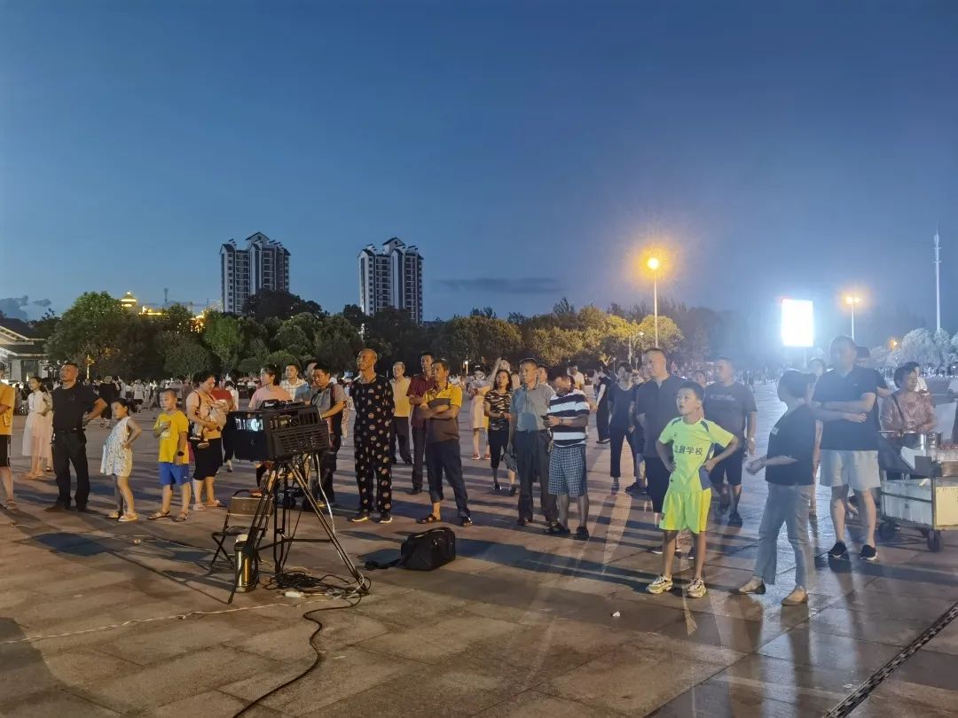 公益电影放映，让夏夜变得更加“有声有色”