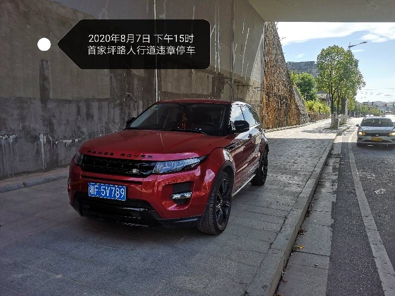 首家坪路车辆乱停乱放
