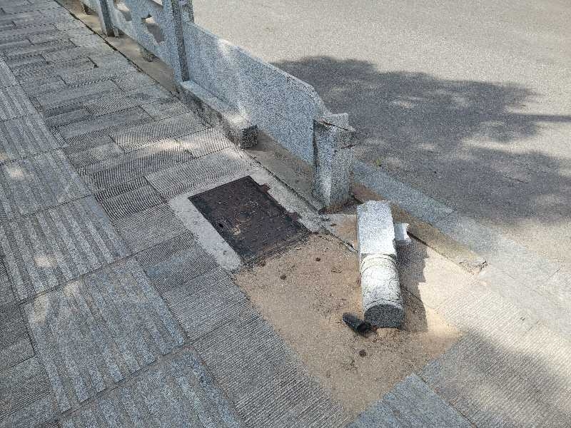 小码头护栏损坏