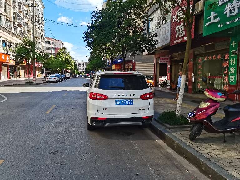 车辆违规停放